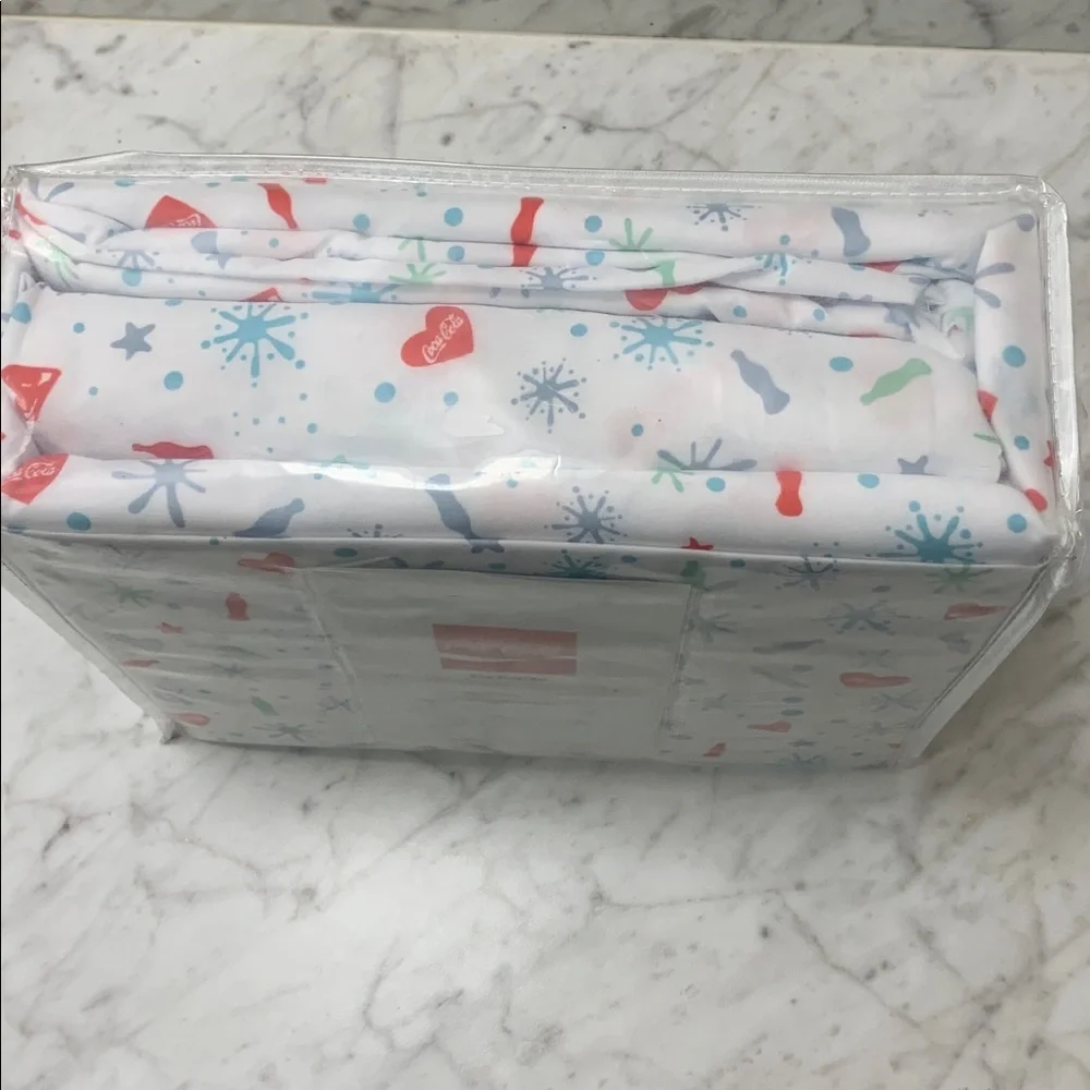 Coca-Cola king size 4-Pc Sheet Set NEW RARE.. Red Blue & Mint Coca Cola decor